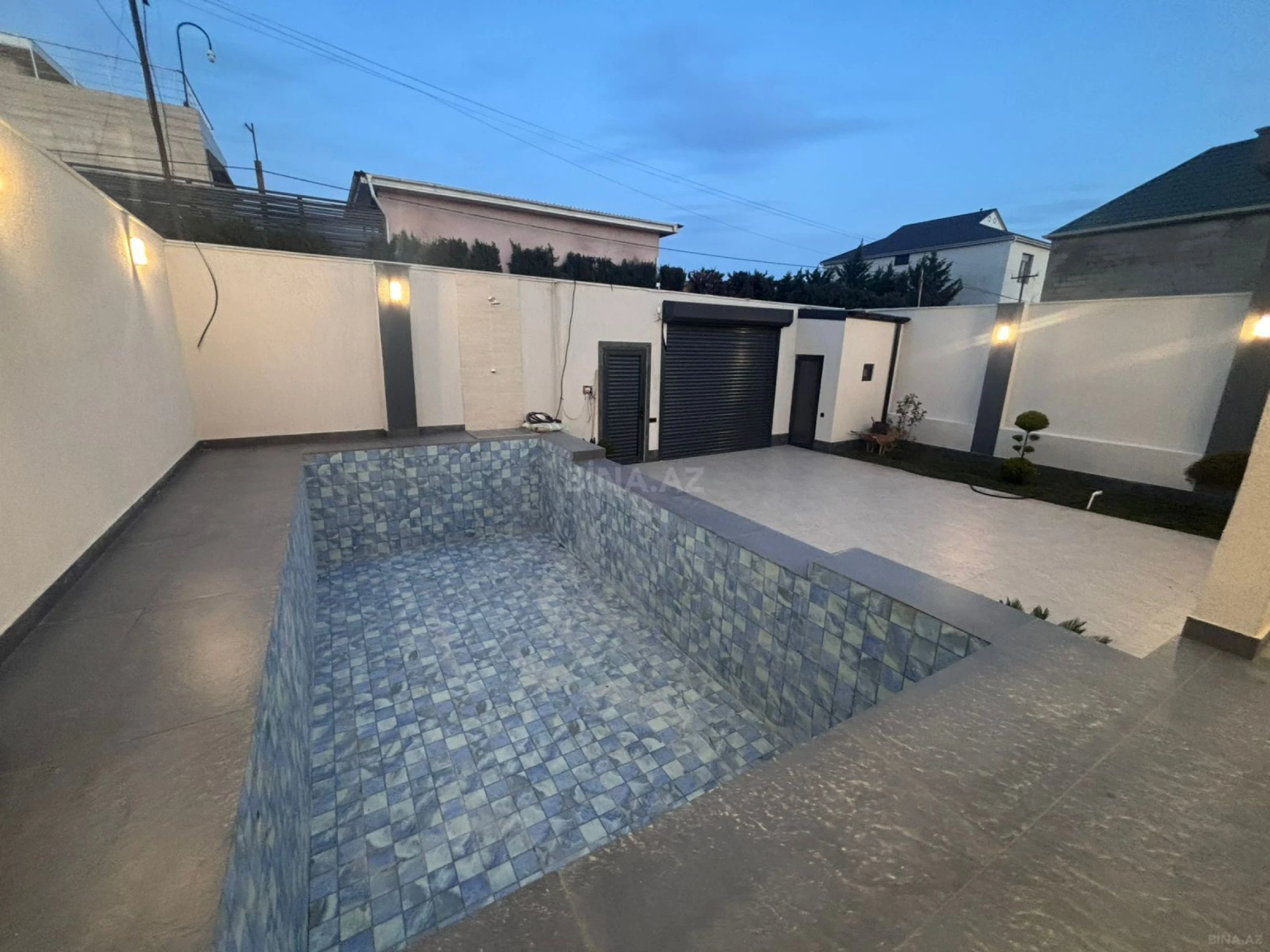 Satılır 4 otaqlı həyət evi 195 m²