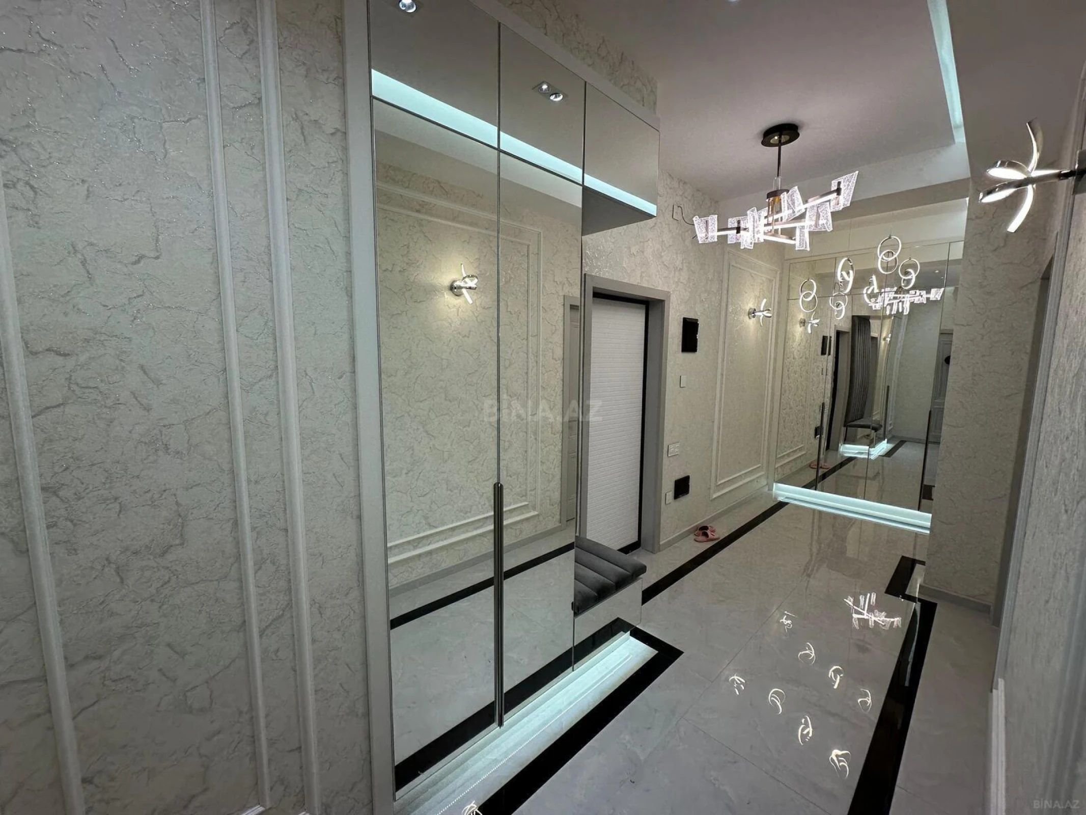 Satılır 2 otaqlı mənzil 86 m²