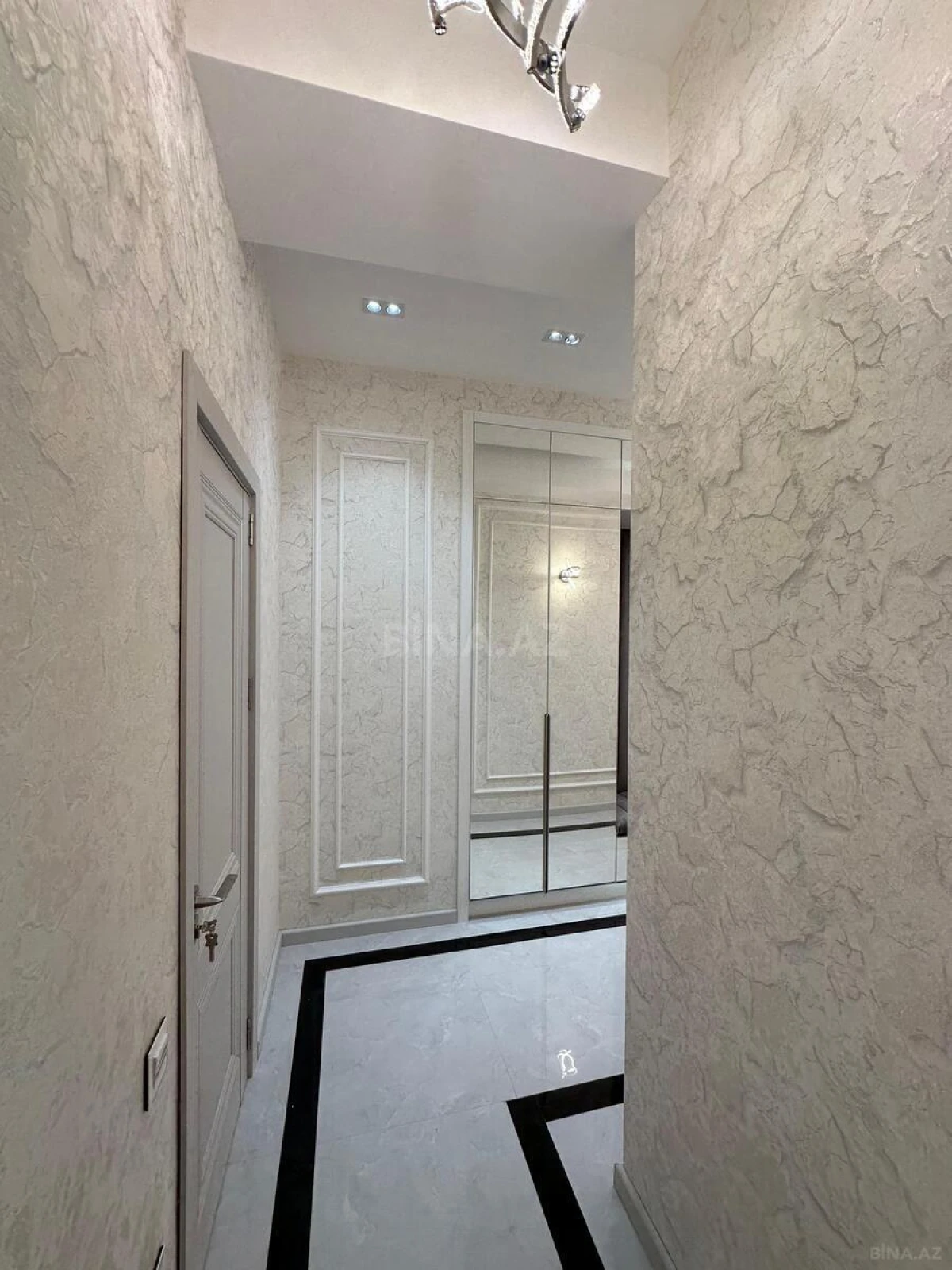 Satılır 2 otaqlı mənzil 86 m²