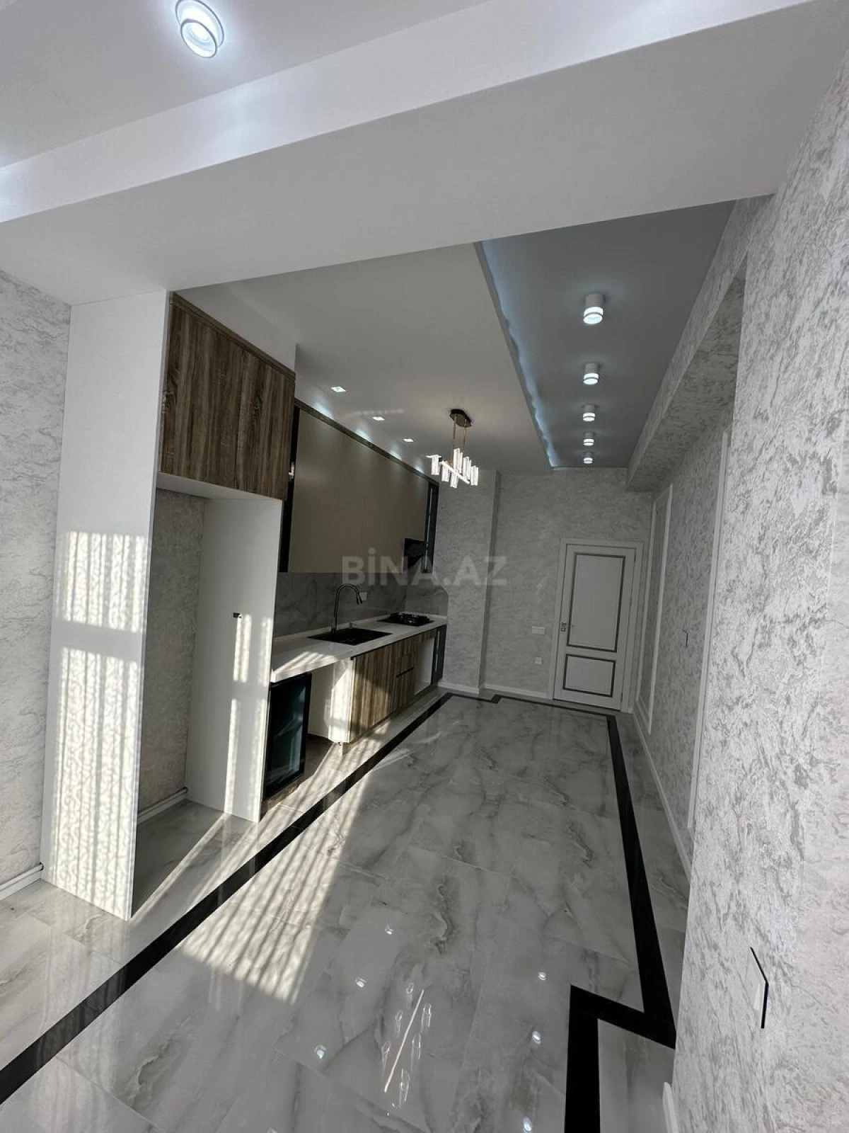 Satılır 3 otaqlı mənzil 126 m²