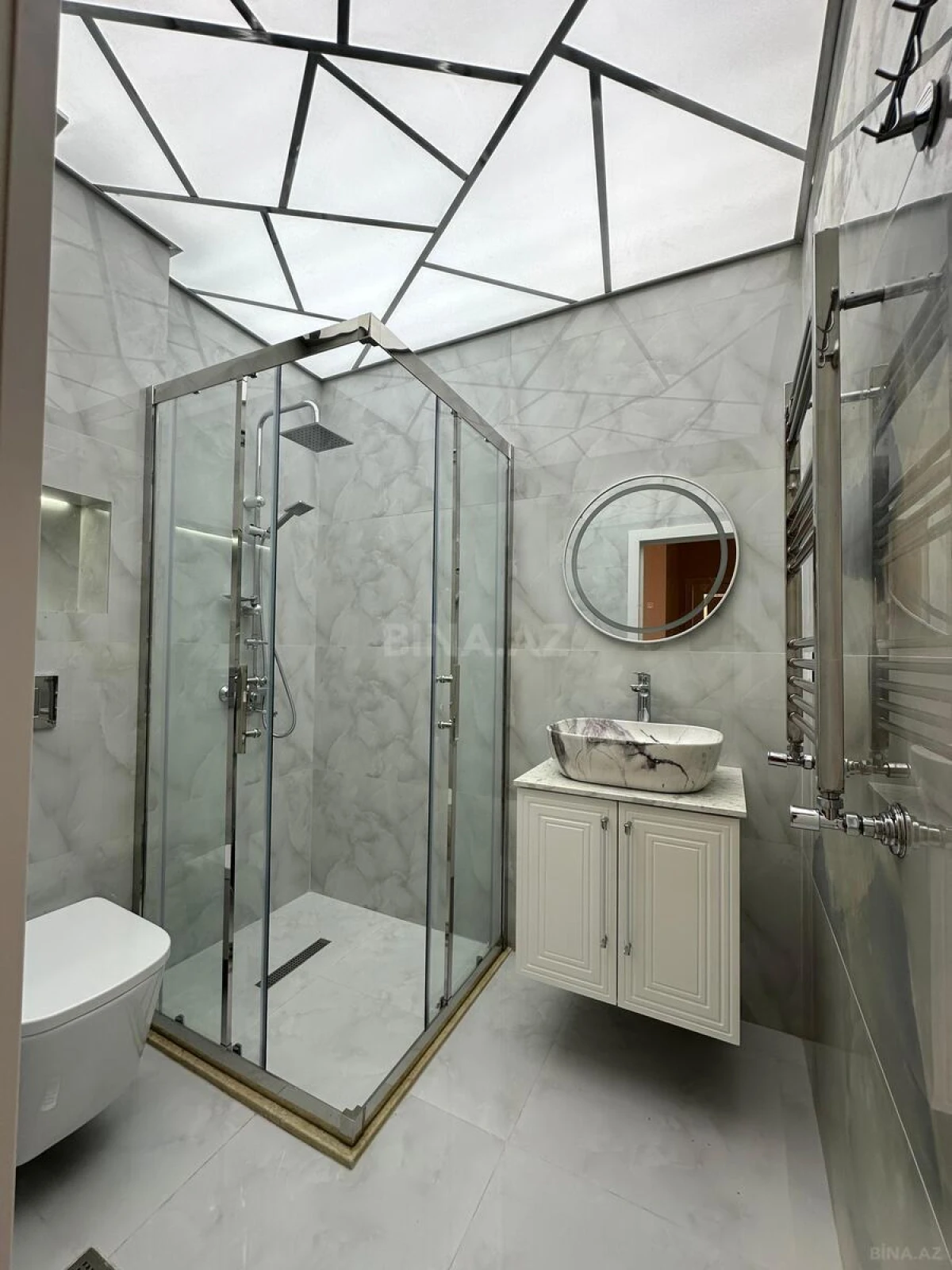 Satılır 3 otaqlı mənzil 126 m²