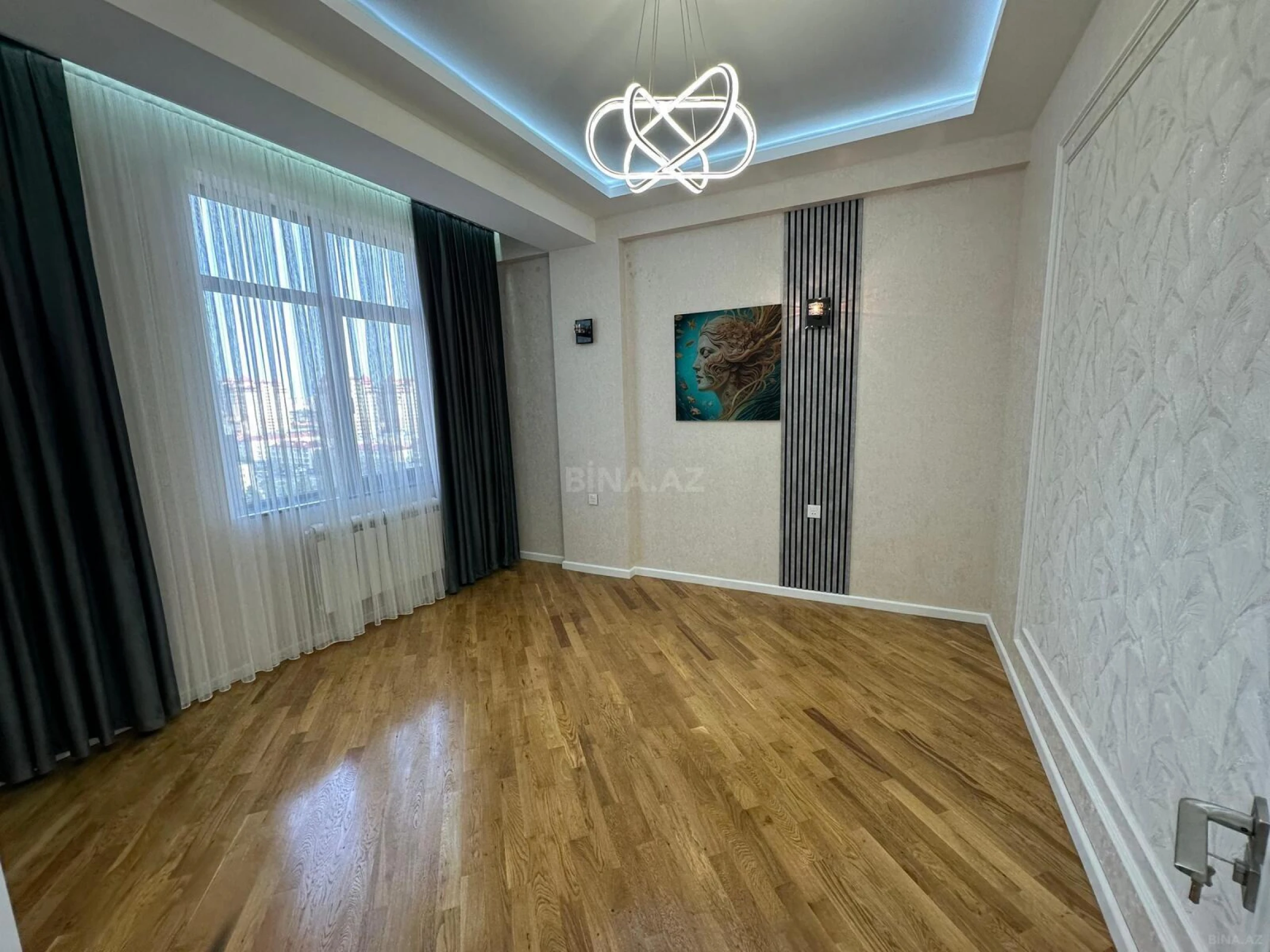 Satılır 3 otaqlı mənzil 126 m²