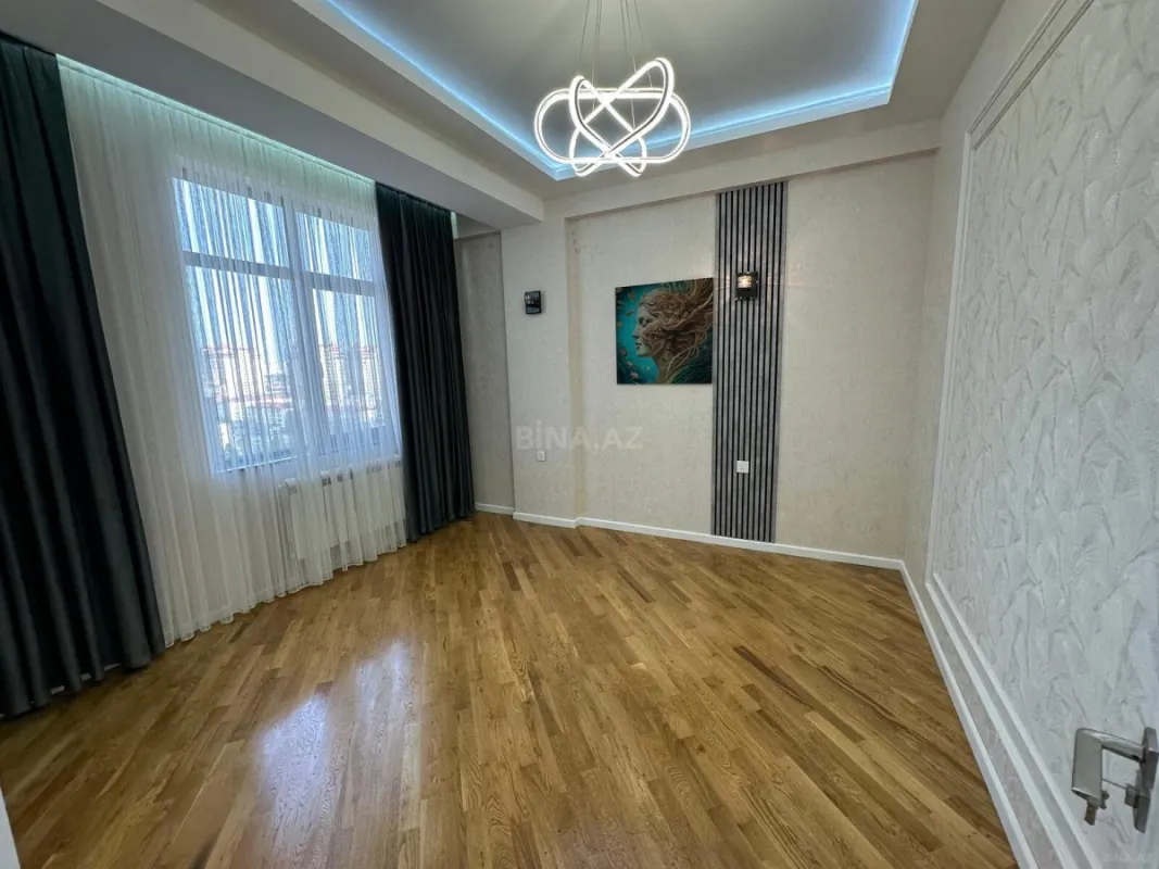Satılır 3 otaqlı mənzil 126 m²