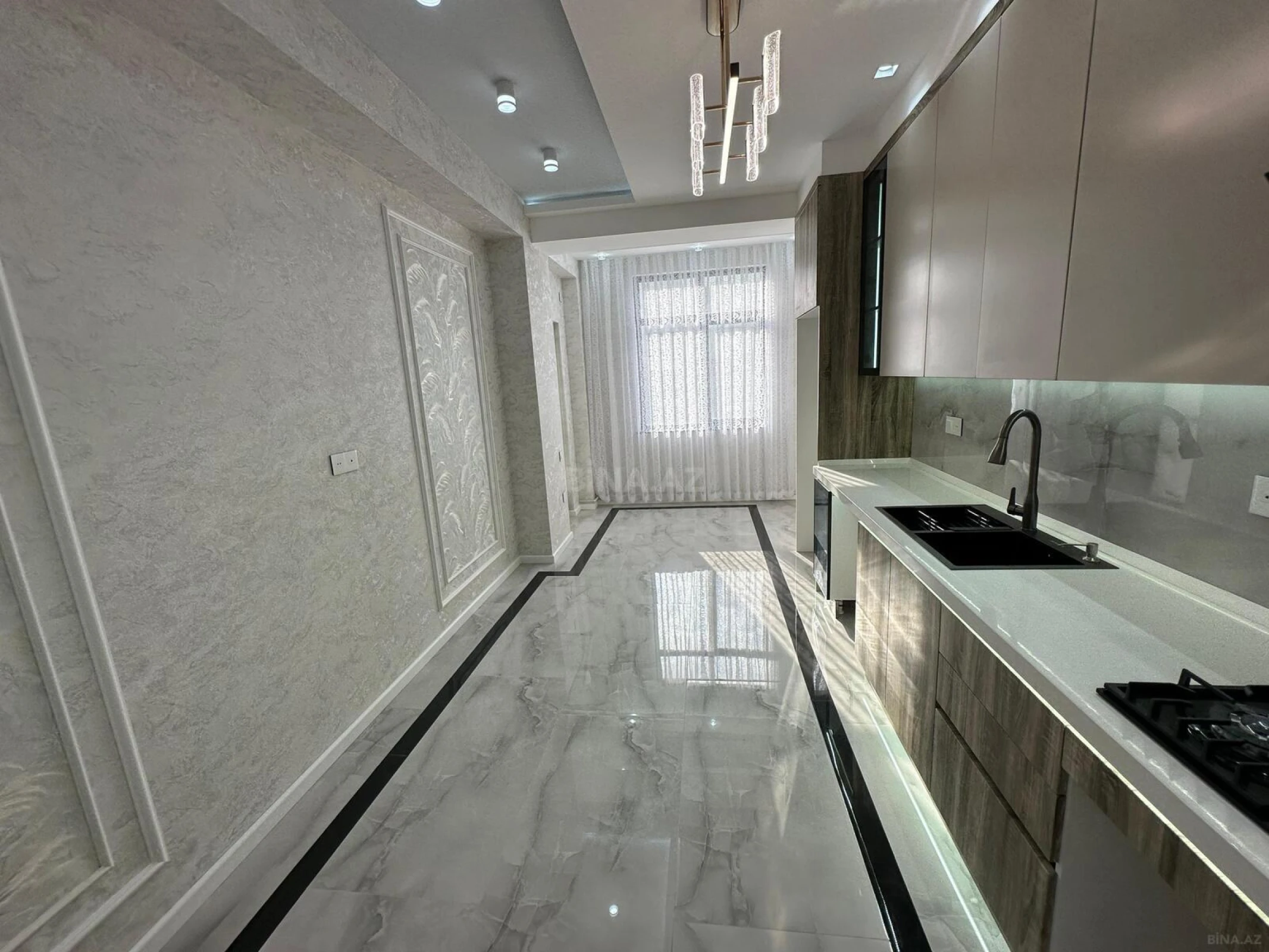Satılır 3 otaqlı mənzil 126 m²