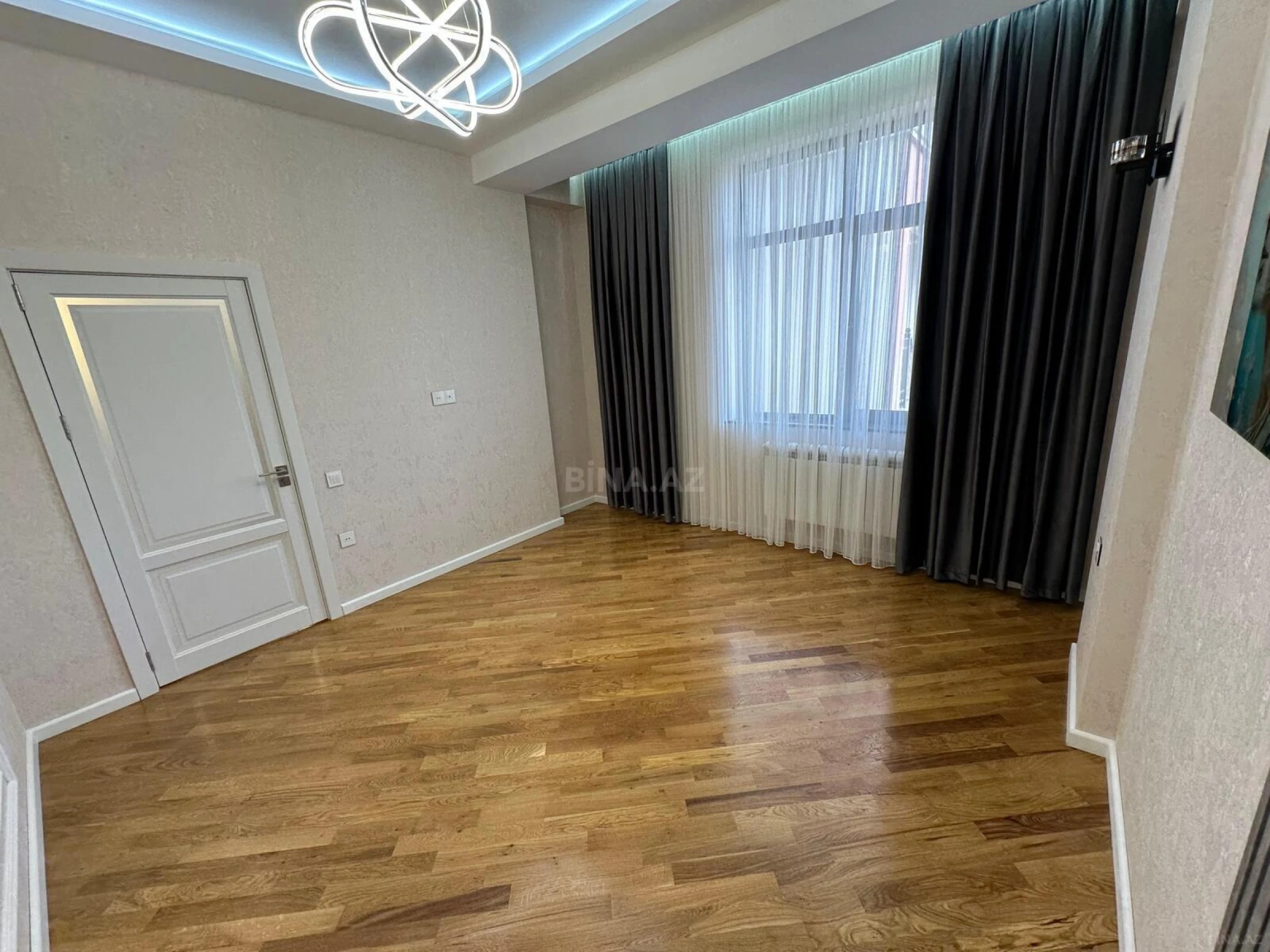 Satılır 3 otaqlı mənzil 126 m²