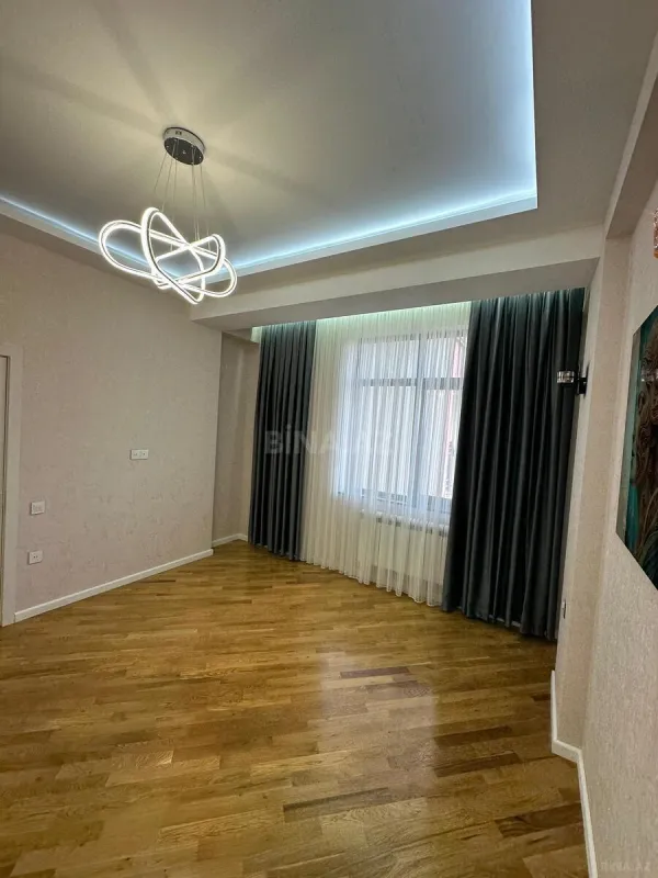 Satılır 3 otaqlı mənzil 126 m²
