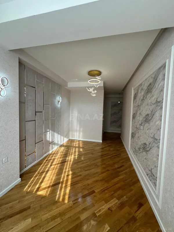 Satılır 3 otaqlı mənzil 126 m²