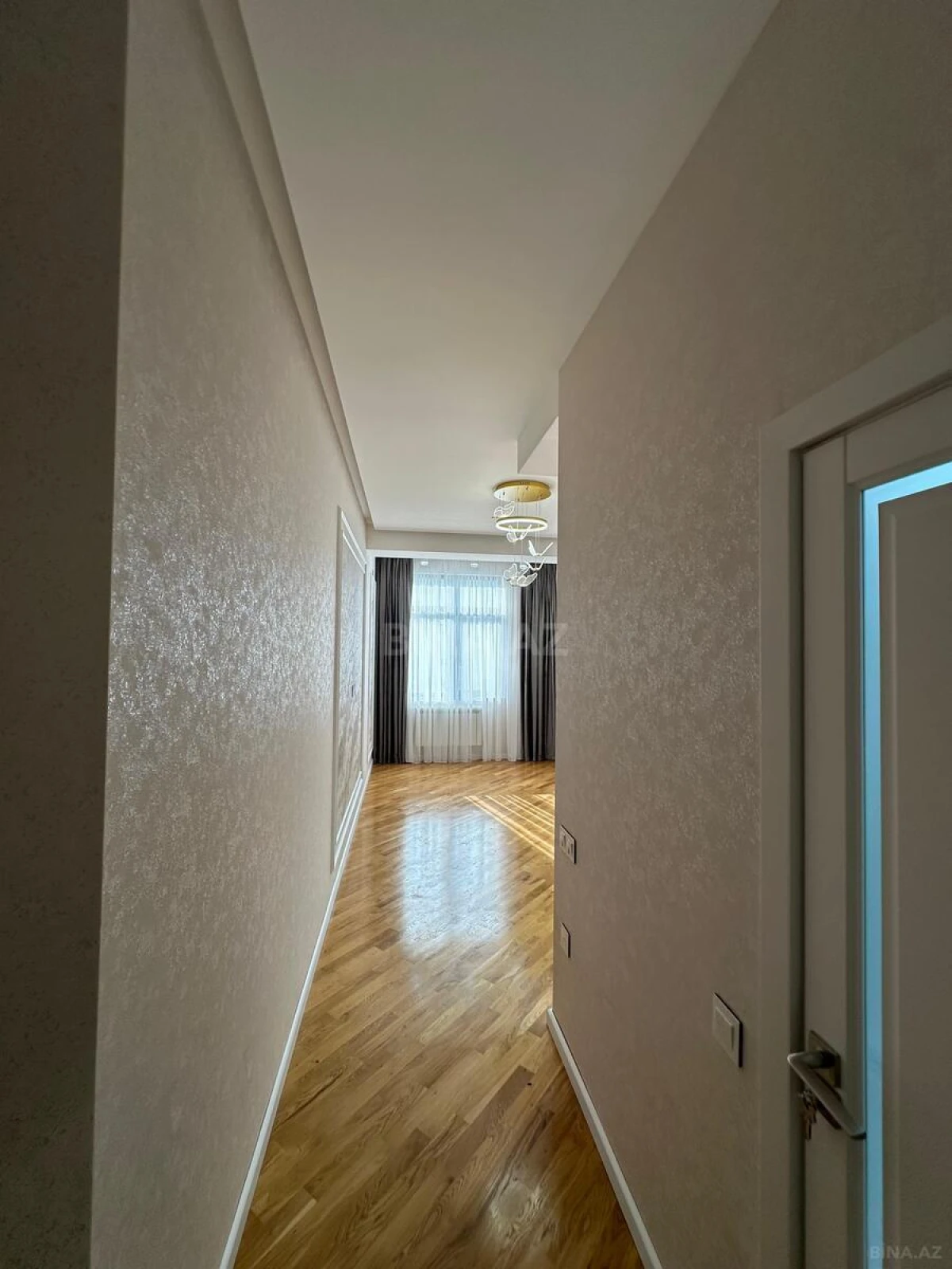 Satılır 3 otaqlı mənzil 126 m²