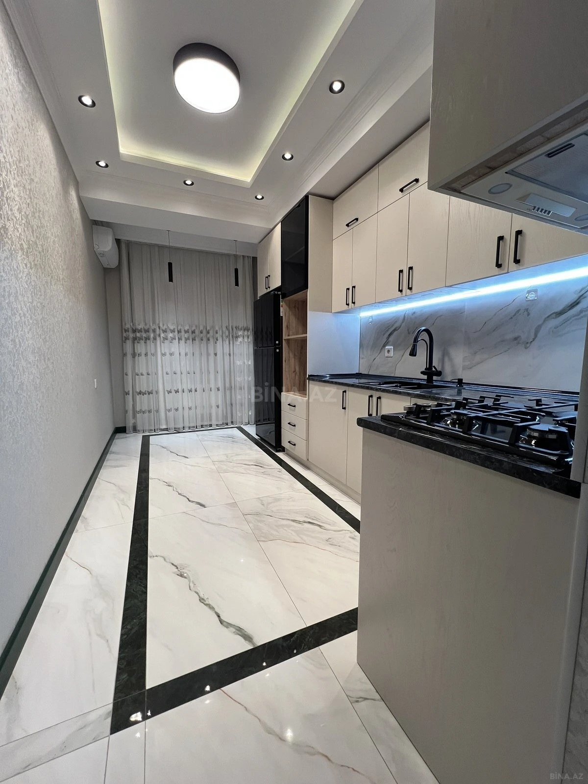 Satılır 2 otaqlı mənzil 76 m²