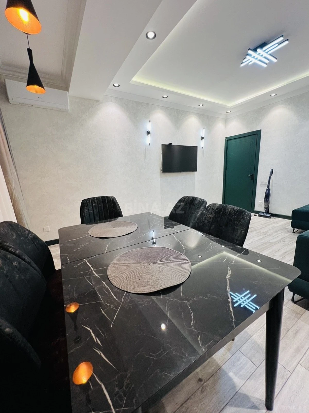 Satılır 2 otaqlı mənzil 76 m²