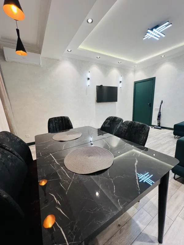 Satılır 2 otaqlı mənzil 76 m²