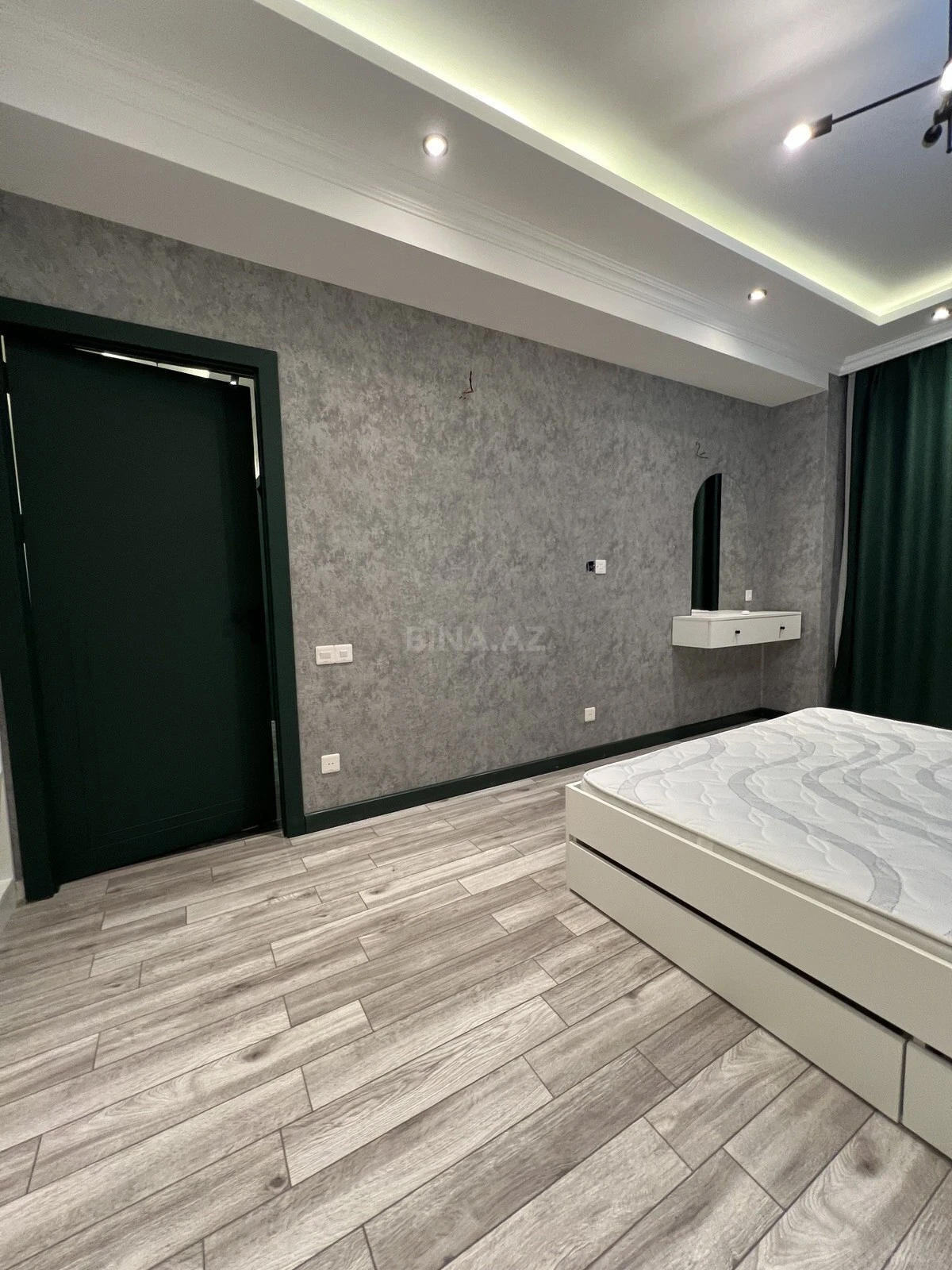 Satılır 2 otaqlı mənzil 76 m²