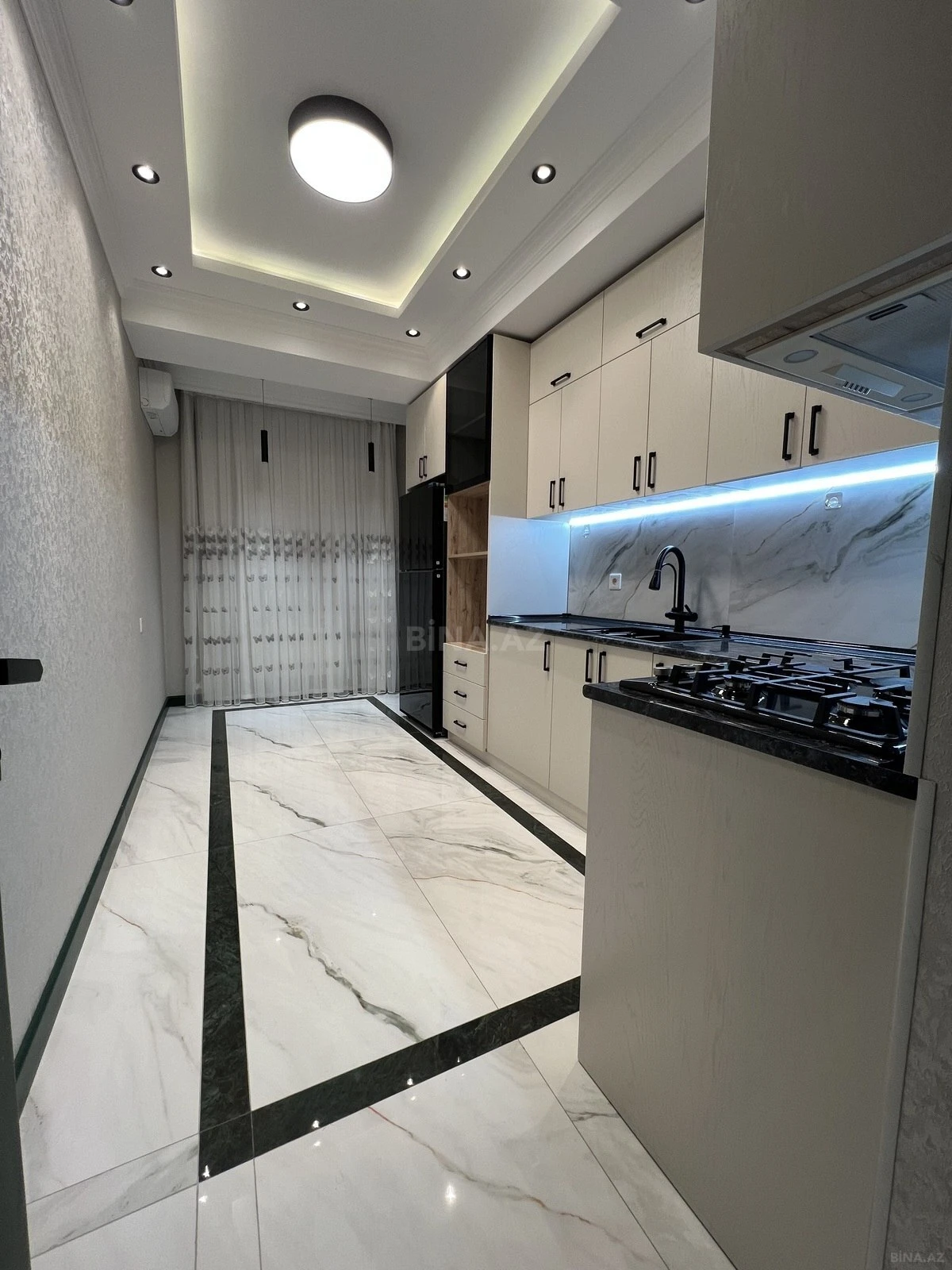 Satılır 2 otaqlı mənzil 76 m²