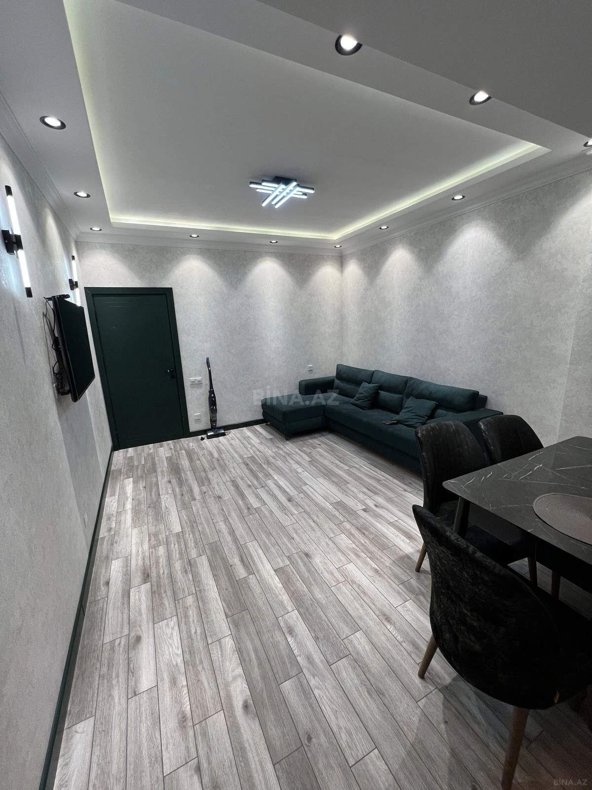 Satılır 2 otaqlı mənzil 76 m²