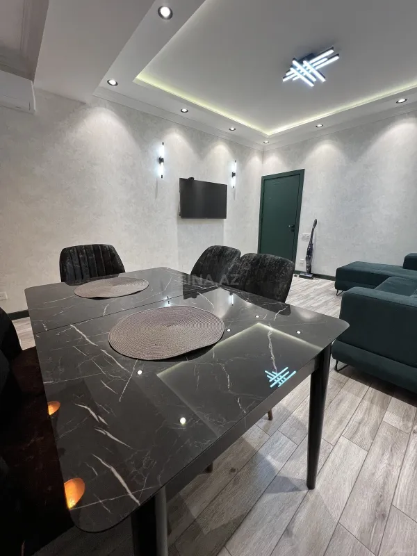 Satılır 2 otaqlı mənzil 76 m²
