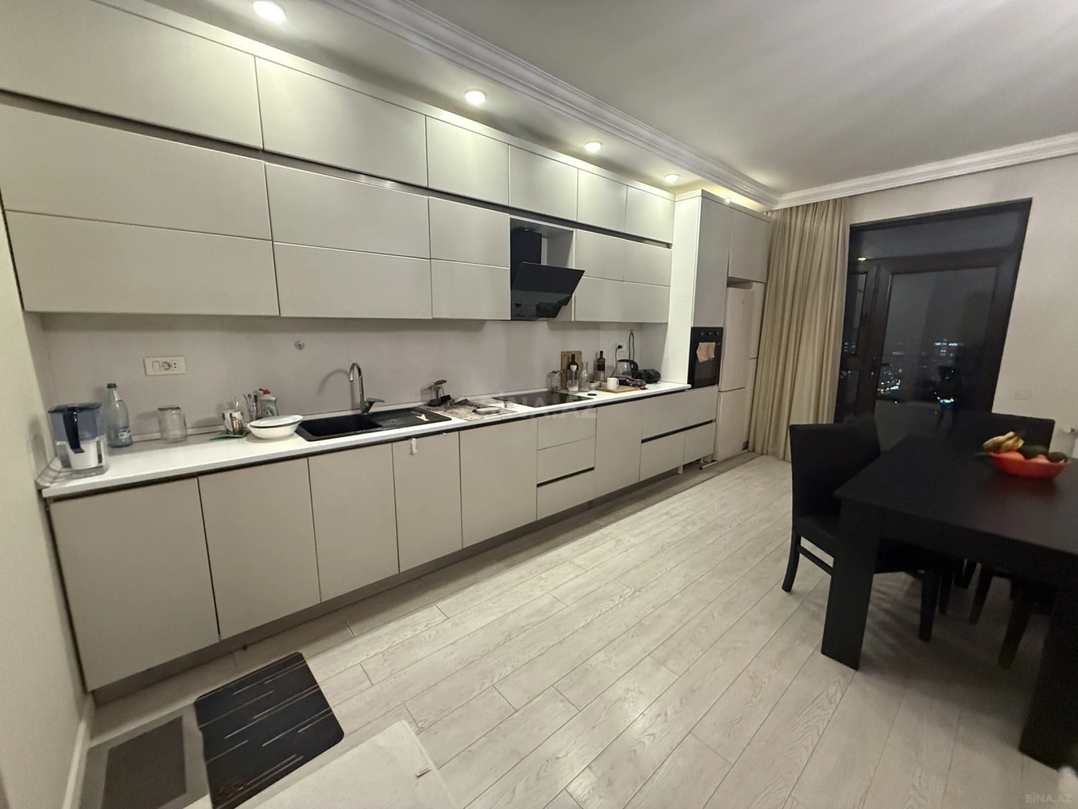 Satılır 2 otaqlı mənzil 92 m²