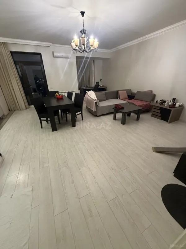 Satılır 2 otaqlı mənzil 92 m²