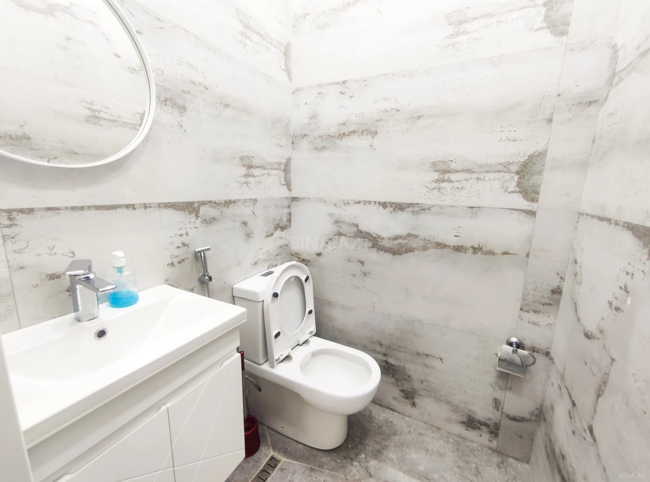 Kirayə verilir 2 otaqlı mənzil 85 m²