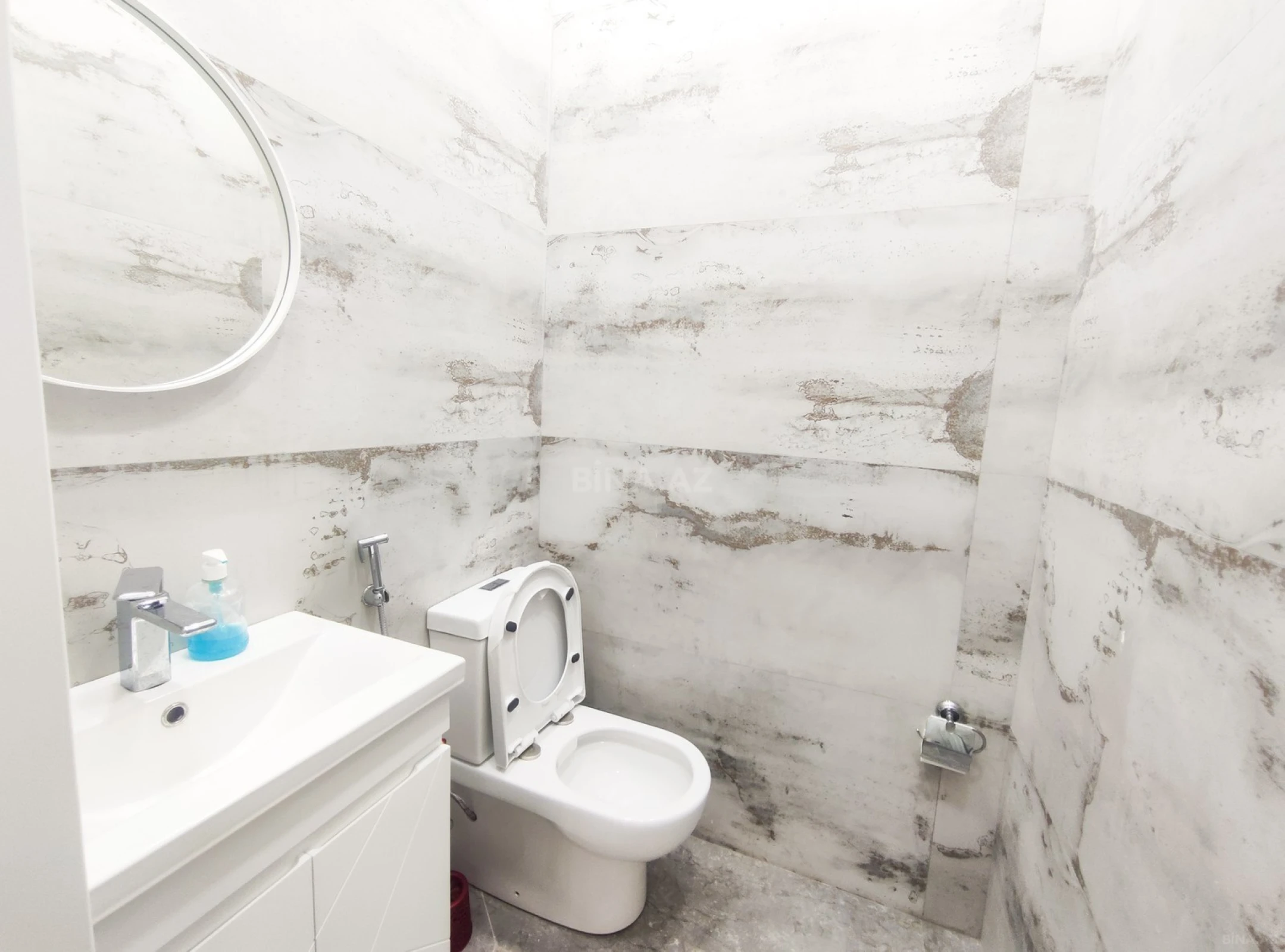 Kirayə verilir 2 otaqlı mənzil 85 m²