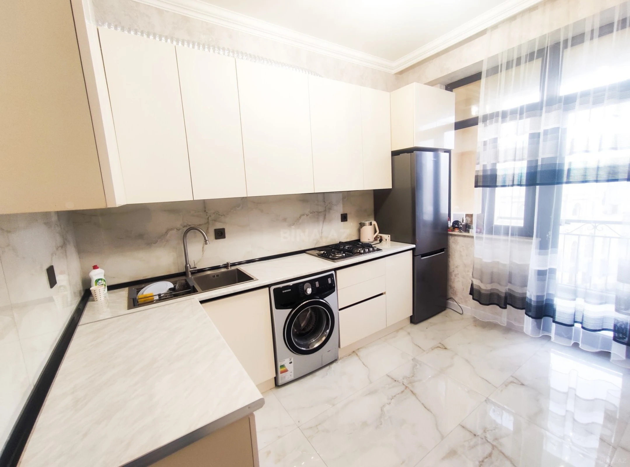 Kirayə verilir 2 otaqlı mənzil 85 m²