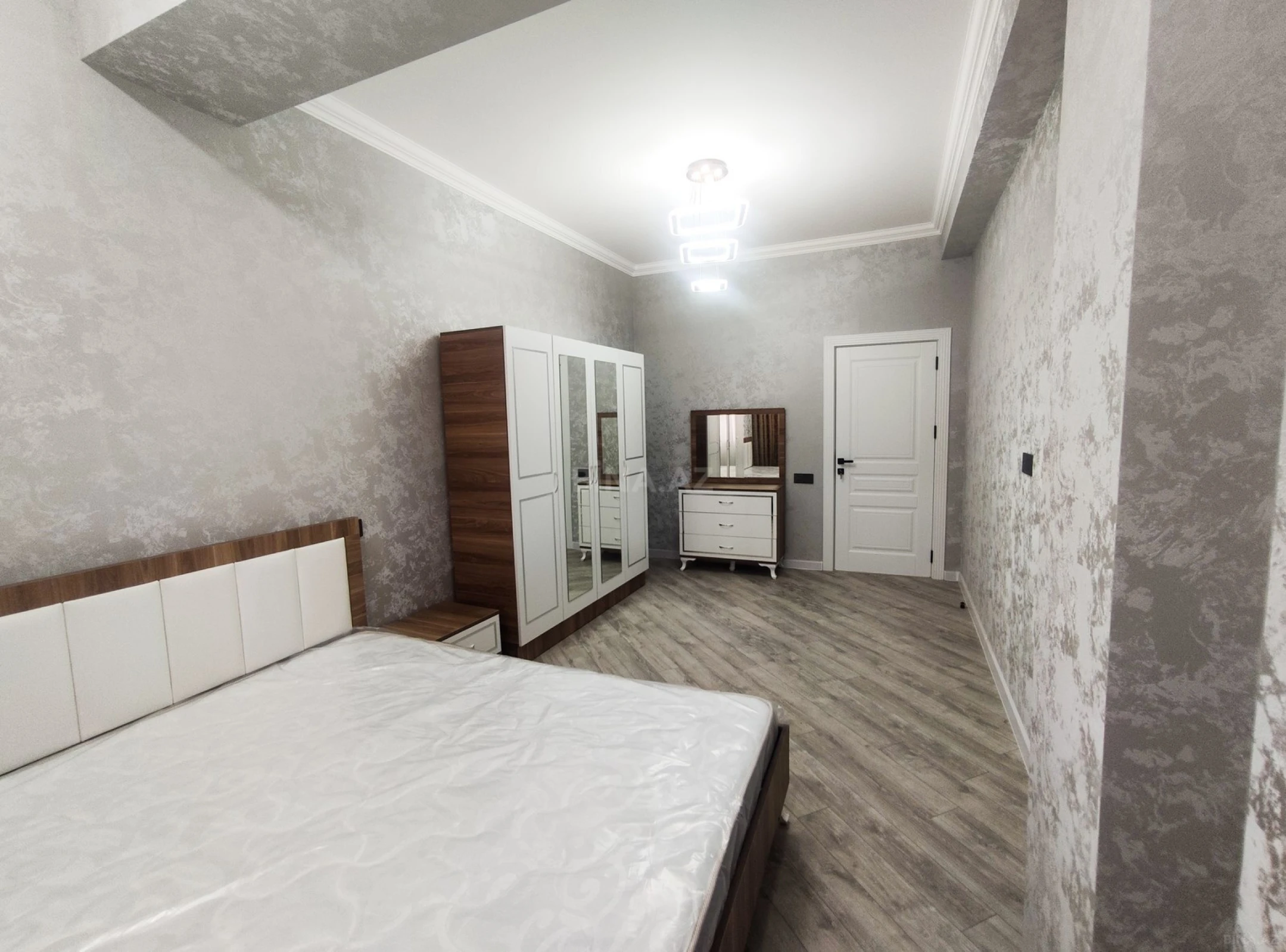 Kirayə verilir 2 otaqlı mənzil 85 m²