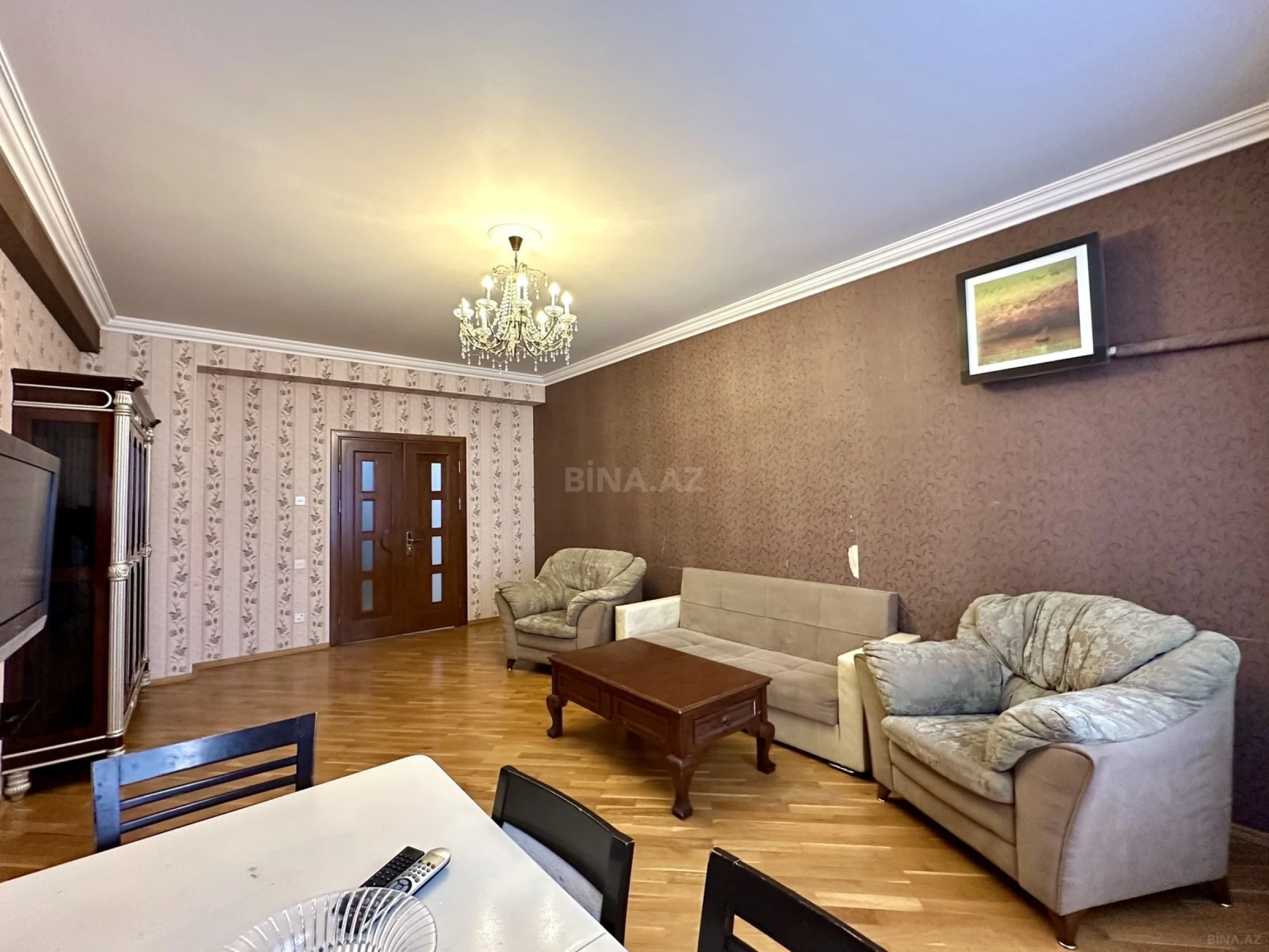 Kirayə verilir 2 otaqlı mənzil 95 m²