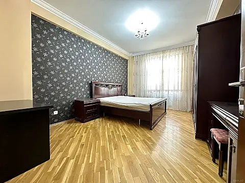 Kirayə verilir 2 otaqlı mənzil 95 m²