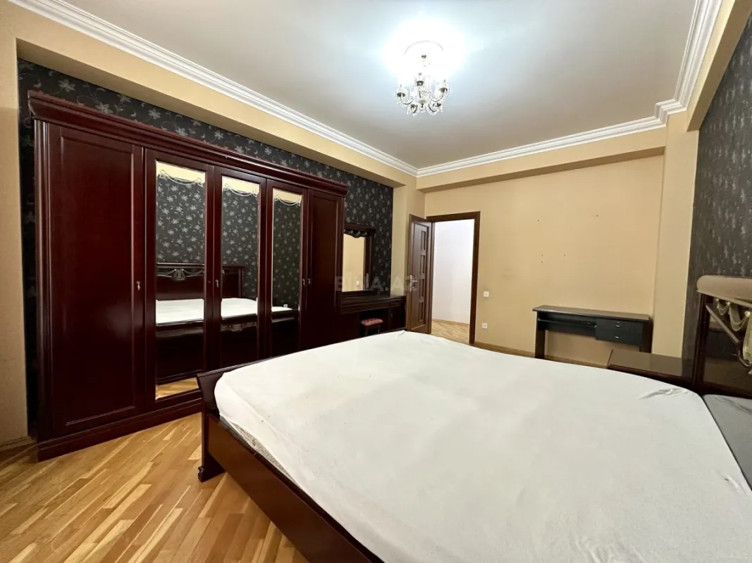 Kirayə verilir 2 otaqlı mənzil 95 m²