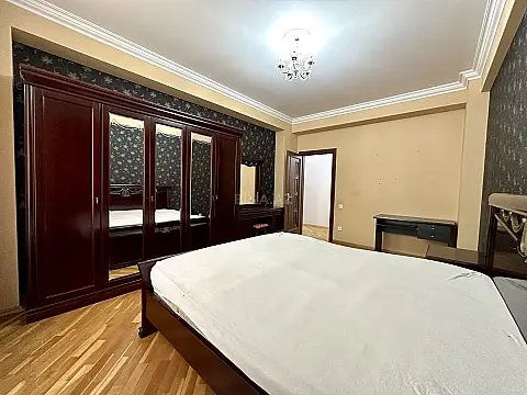 Kirayə verilir 2 otaqlı mənzil 95 m²