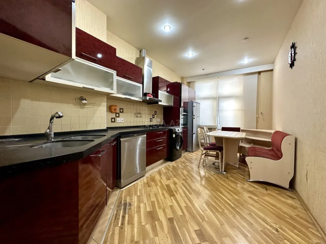 Kirayə verilir 2 otaqlı mənzil 95 m²