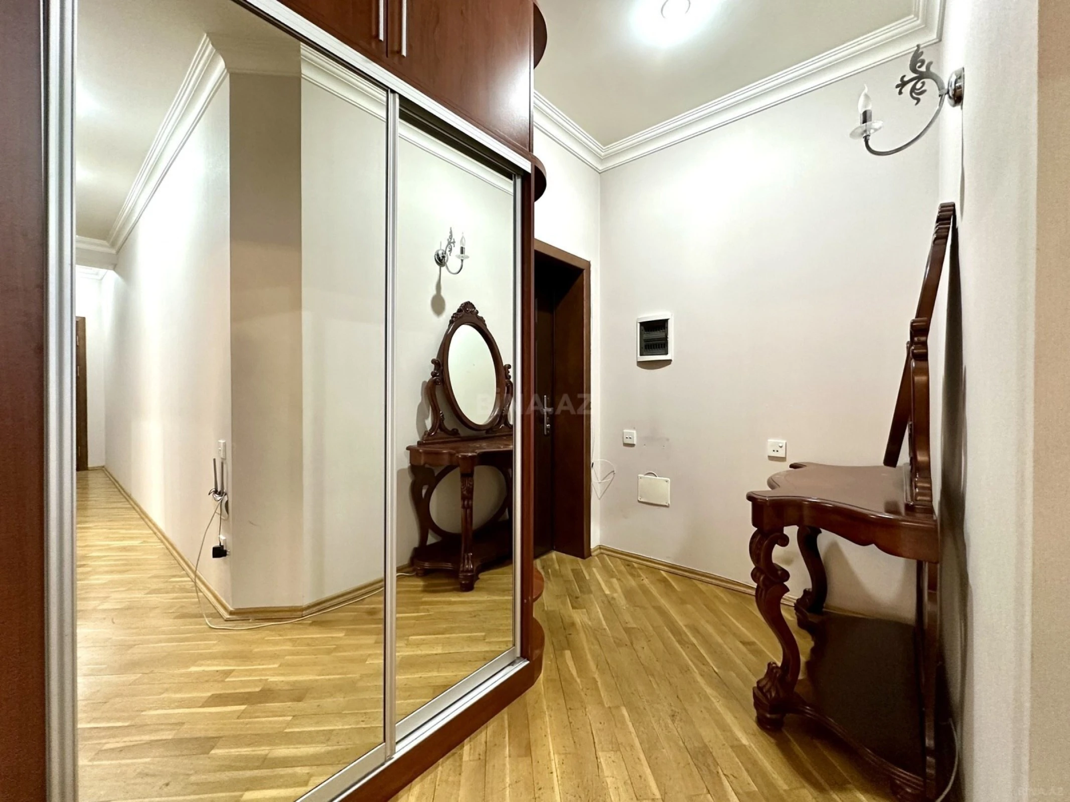 Kirayə verilir 2 otaqlı mənzil 95 m²