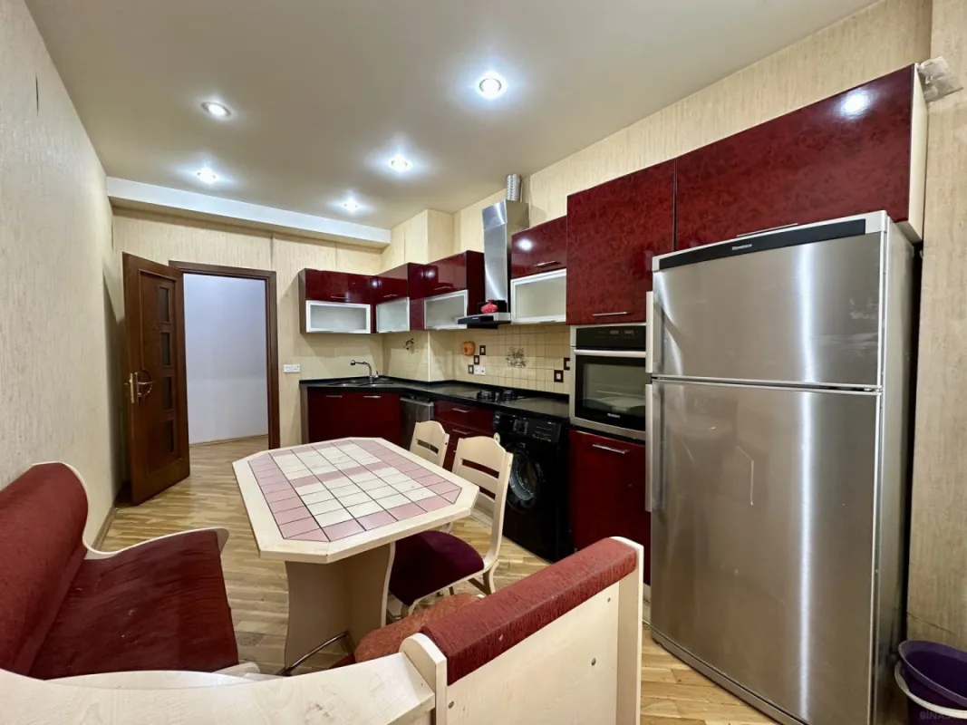 Kirayə verilir 2 otaqlı mənzil 95 m²