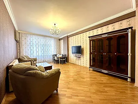 Kirayə verilir 2 otaqlı mənzil 95 m²