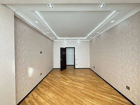 Satılır 3 otaqlı mənzil 122 m²