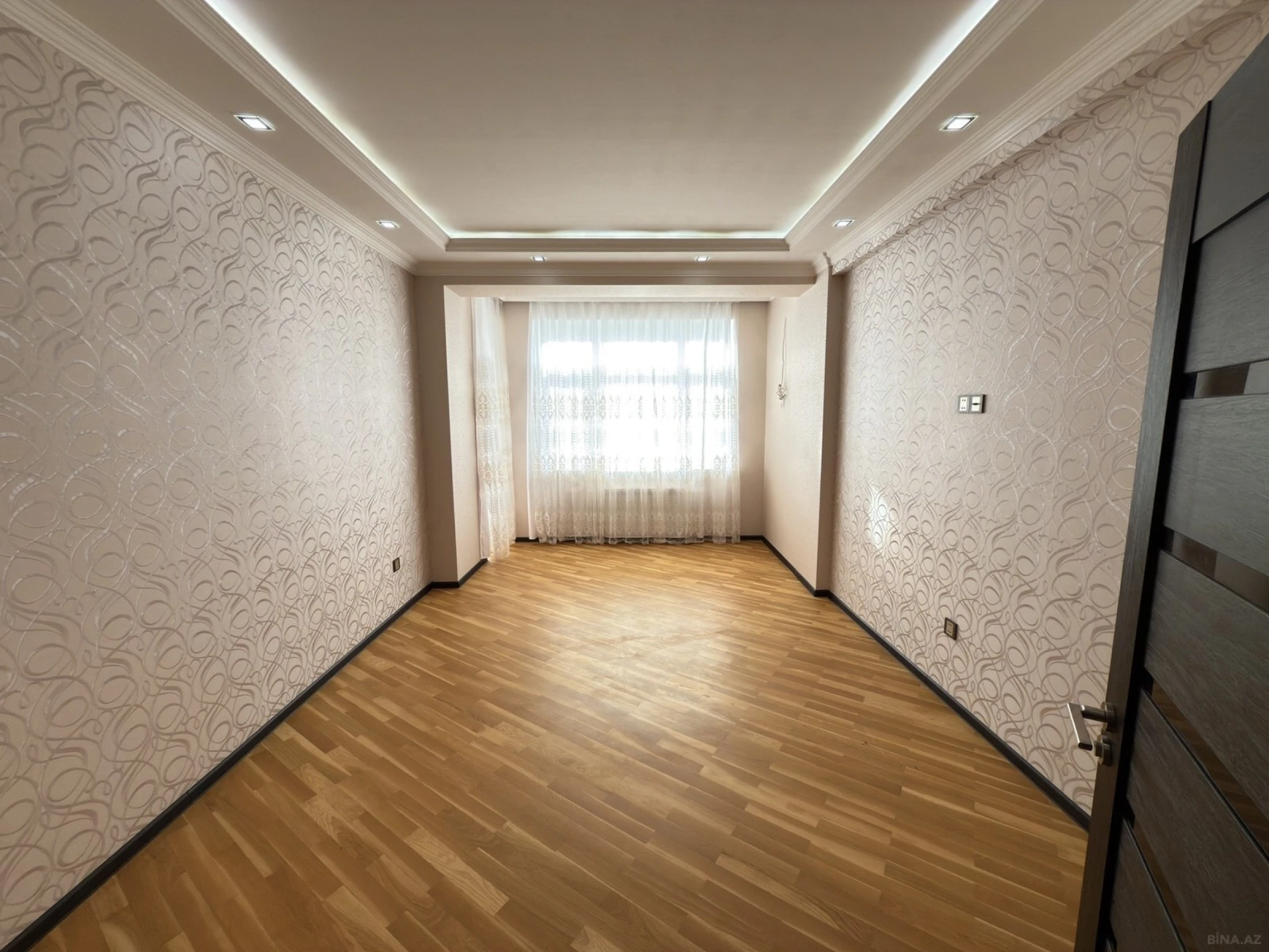 Satılır 3 otaqlı mənzil 122 m²