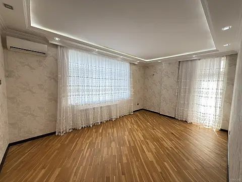 Satılır 3 otaqlı mənzil 122 m²
