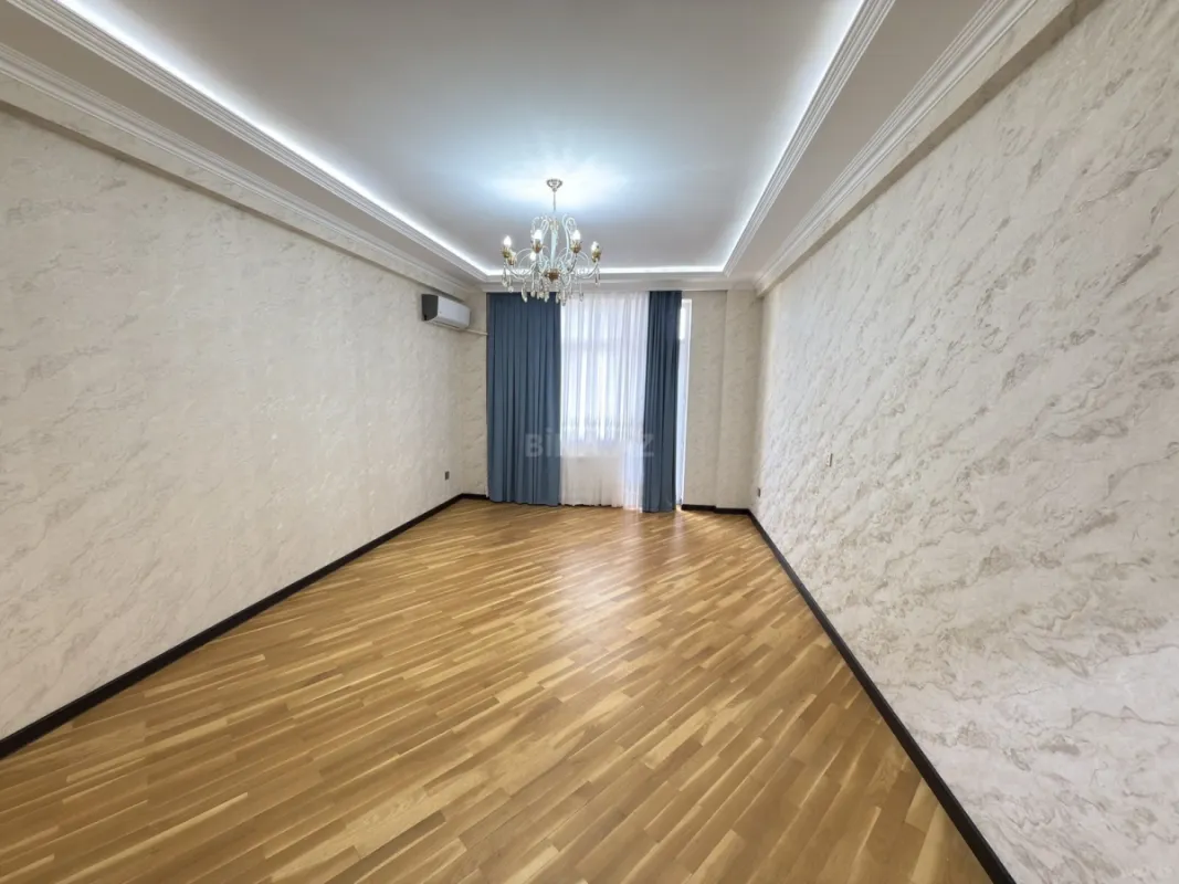 Satılır 3 otaqlı mənzil 122 m²