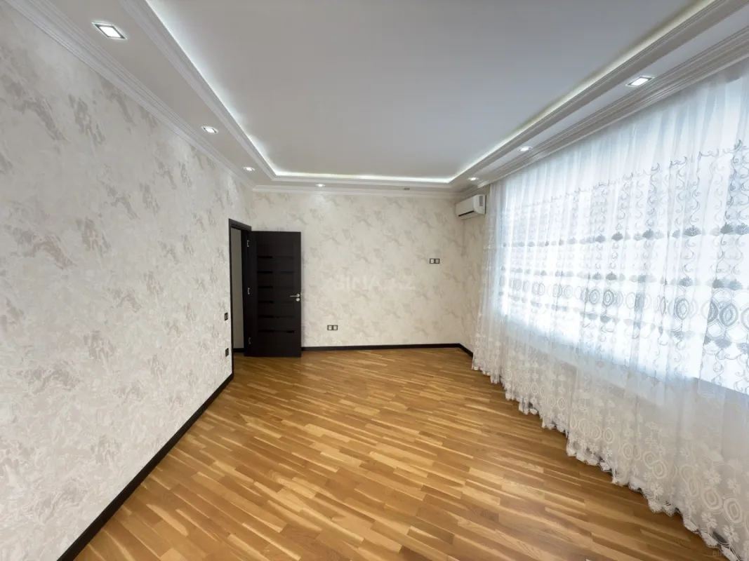 Satılır 3 otaqlı mənzil 122 m²