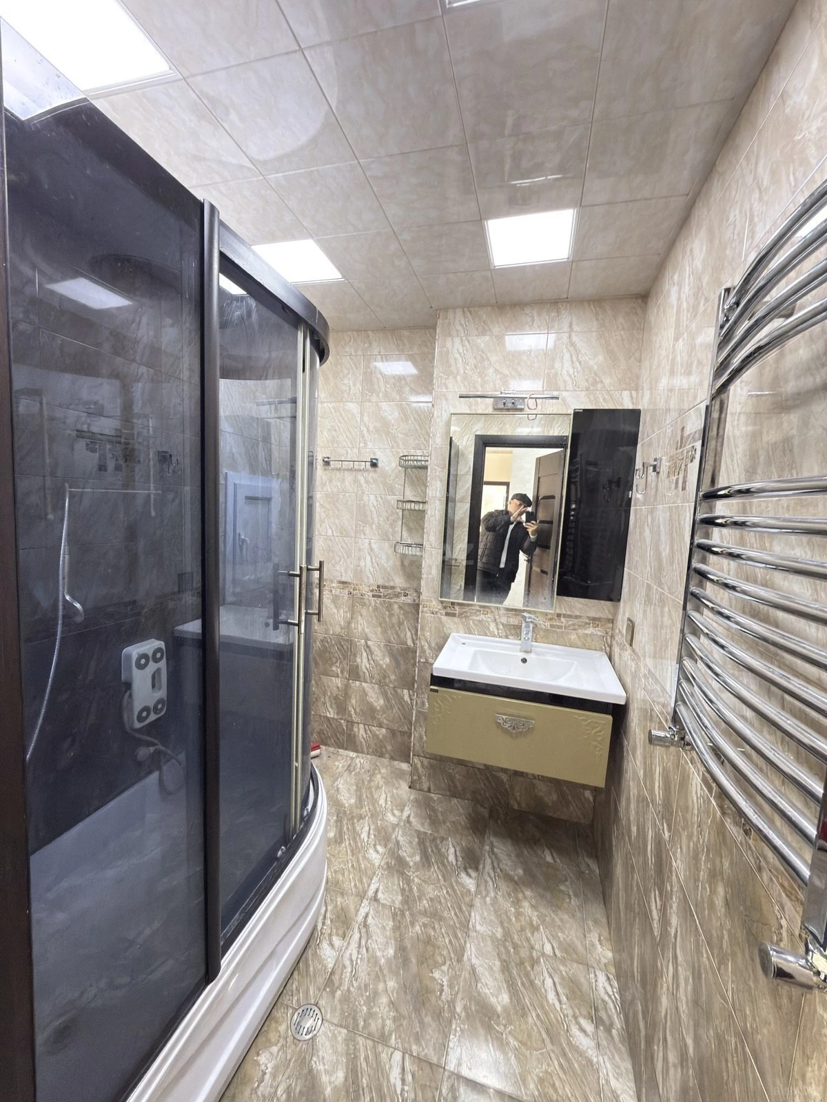 Satılır 3 otaqlı mənzil 122 m²