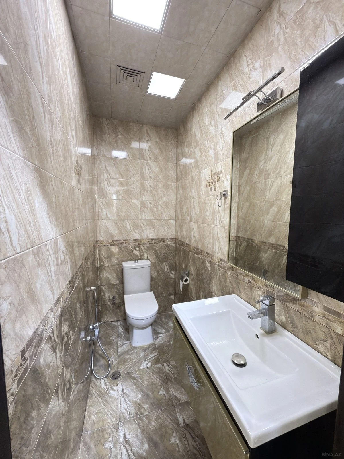 Satılır 3 otaqlı mənzil 122 m²