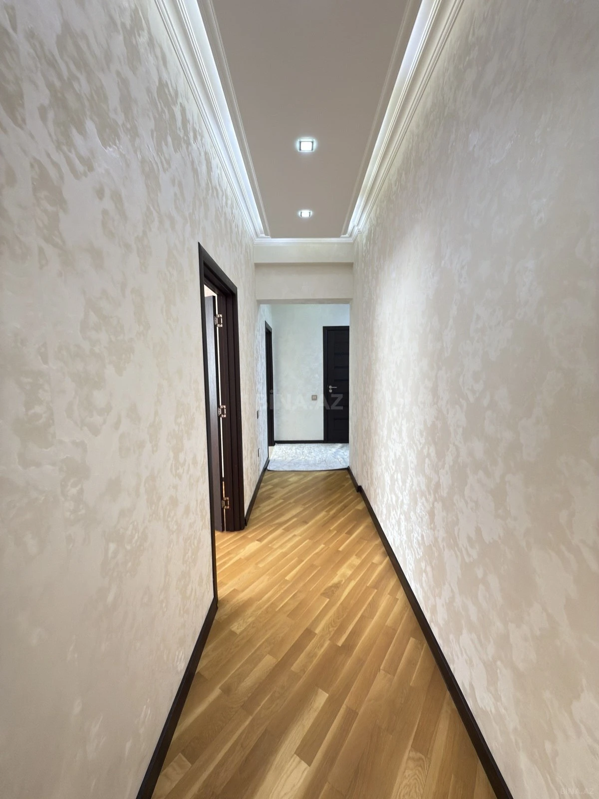 Satılır 3 otaqlı mənzil 122 m²