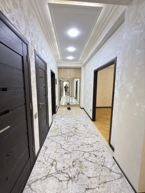 Satılır 3 otaqlı mənzil 122 m²