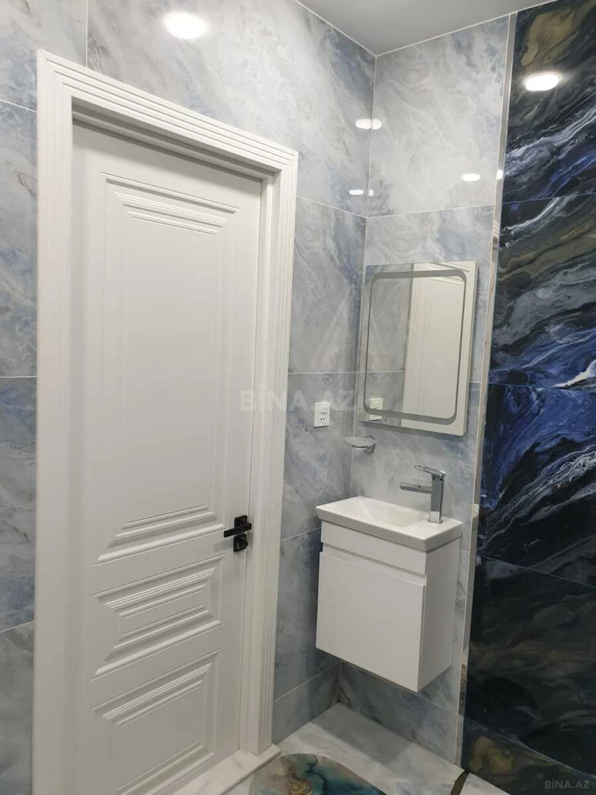 Kirayə verilir 3 otaqlı mənzil 140 m²