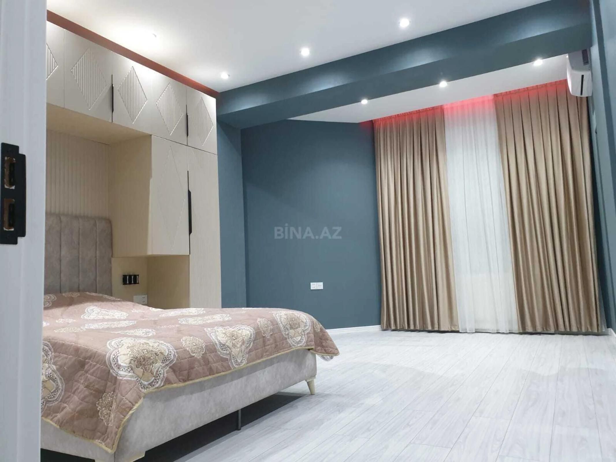 Kirayə verilir 3 otaqlı mənzil 140 m²
