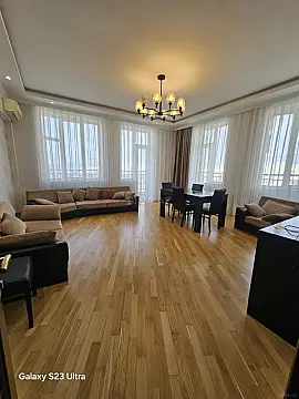 Kirayə verilir 3 otaqlı mənzil 142 m²