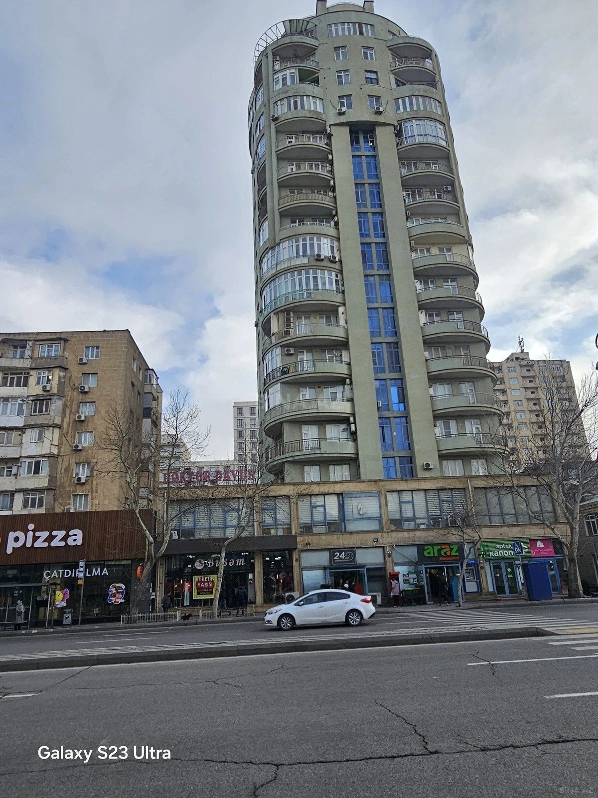 Kirayə verilir 3 otaqlı mənzil 142 m²
