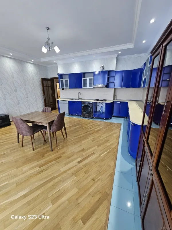 Kirayə verilir 3 otaqlı mənzil 142 m²