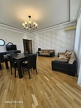 Kirayə verilir 3 otaqlı mənzil 142 m²