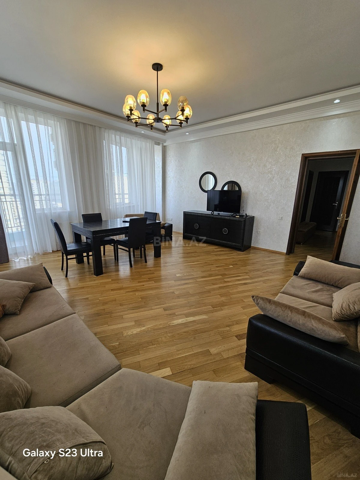 Kirayə verilir 3 otaqlı mənzil 142 m²