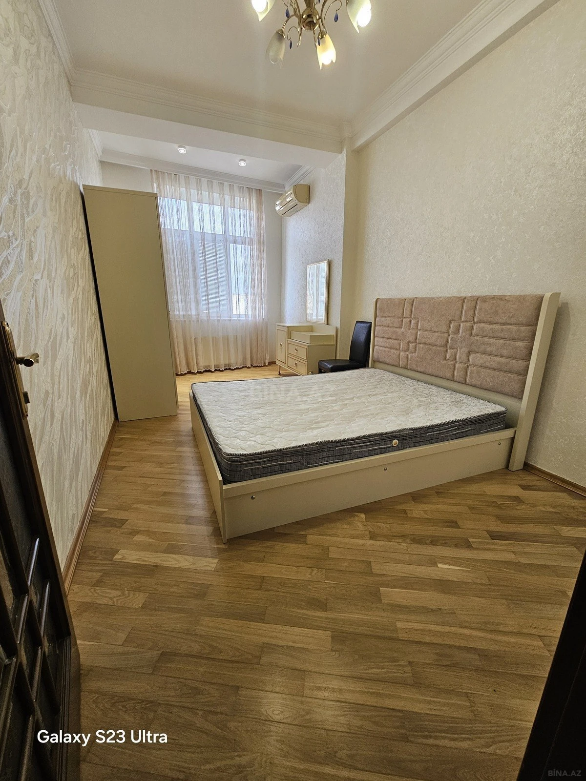 Kirayə verilir 3 otaqlı mənzil 142 m²